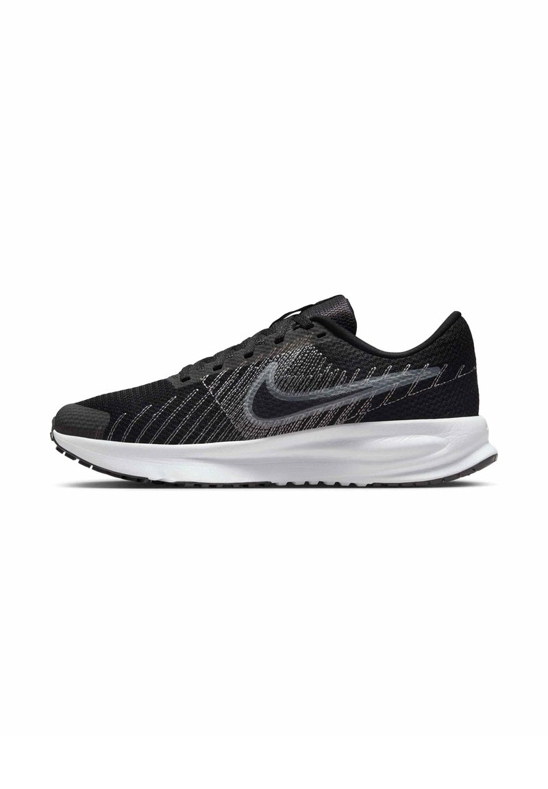 Chaussure de running Nike noire et grise avec semelle blanche, tige en mesh respirant et logo Swoosh sur le côté, présentée en vue de profil orientée vers la gauche.