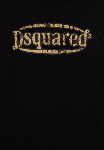 T-shirt in cotone nero con logo grafico dorato in stile distressed che riporta la scritta "Dsquared²" al centro del petto. Texture liscia, scollatura rotonda.