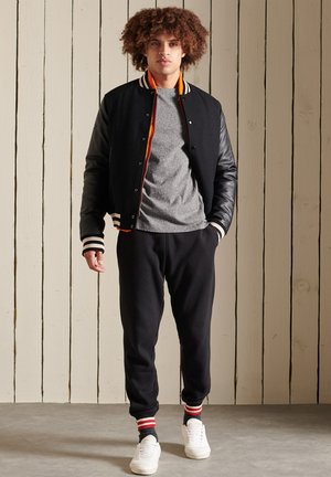VINTAGE - T-shirt basic - karst black mega grit