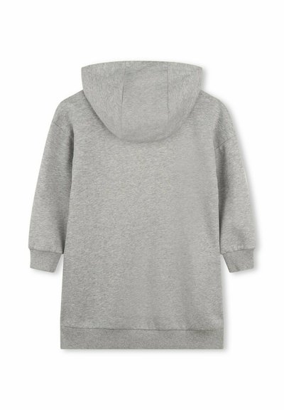Sweat à capuche gris en tissu doux. Il a des manches longues, une coupe décontractée et des poignets ainsi qu'un ourlet côtelés avec une texture lisse.