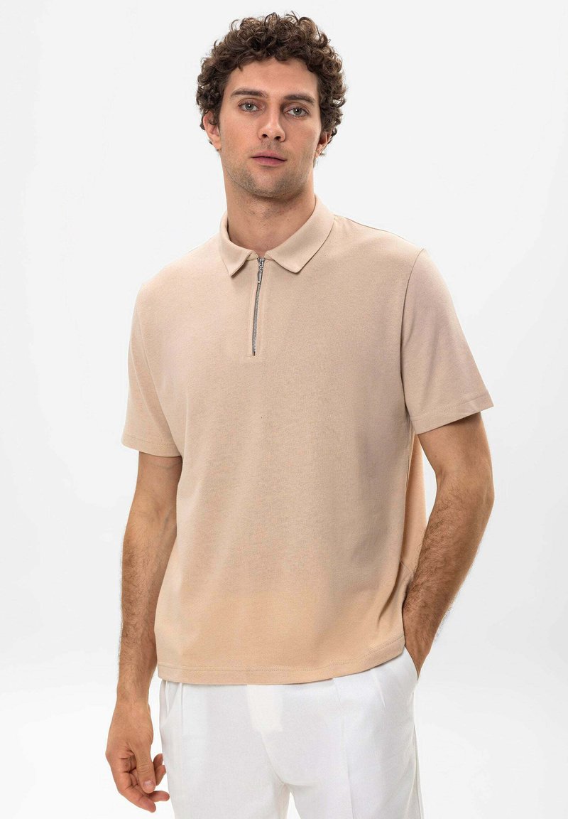 Antioch ZIPPERED Polo shirt beige Zalando.ie