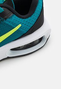 Nike Sportswear AIR MAX INTRLK LITE - Sapatilhas - bright spruce/volt/black/white