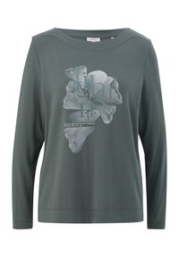 Langarm, donkergroen shirt van zachte stof met een bloemenafbeelding en tekstontwerp in lichtere tinten. Ronde halslijn en een relaxte pasvorm.