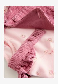 Vybráno, pink ditsy