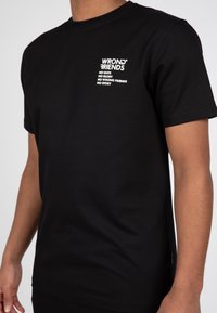 Wrong Friends NO GUTS NO GLORY  - Triko s potiskem - black