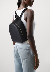 Tommy Hilfiger MONOTYPE BACKPACK - Zaino - black