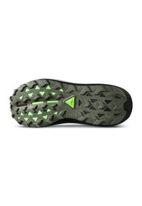 Suola di scarpa da trail in robusto gomma grigia. Presenta prominenti tacche triangolari di colore verde brillante per una migliore trazione. Bordo nero lungo la suola.