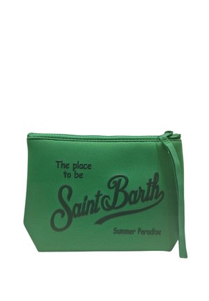 Bustina verde con cerniera con testo "The place to be Saint Barth Summer Paradise" in lettere scure in rilievo sul davanti.