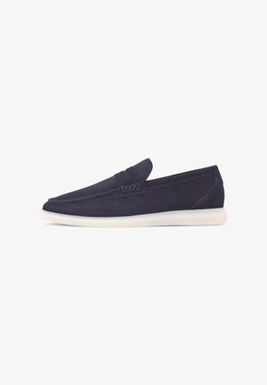 Chaussures slip-on en daim navy avec une finition lisse, bout arrondi, semelle en caoutchouc blanche et détails de couture sur le dessus.