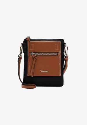 Torebka na ramię z połączenia brązowej skóry i czarnej tkaniny, z przednią kieszenią na zamek i białymi przeszyciami. Regulowany pasek.