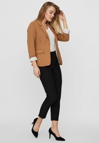 Vero Moda Bleizeris - tobacco brown