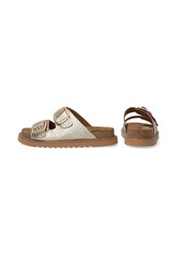 Sandaler med bånd og en metallisk sølvtekstureret overdel, to justerbare brune spænder og en brun polstret sål med zigzag-mønster.