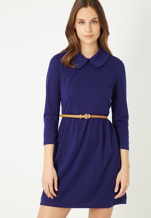 CON CINTURÓN - Vestido ligero - azul