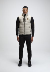 Alessandro Zavetti ZAVETTI CANADA OSHAWA 3.0 TECH PUFFER GILET - Vest - stone