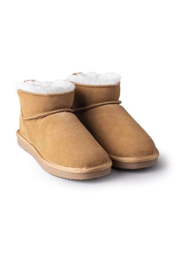 Winter boots - tan