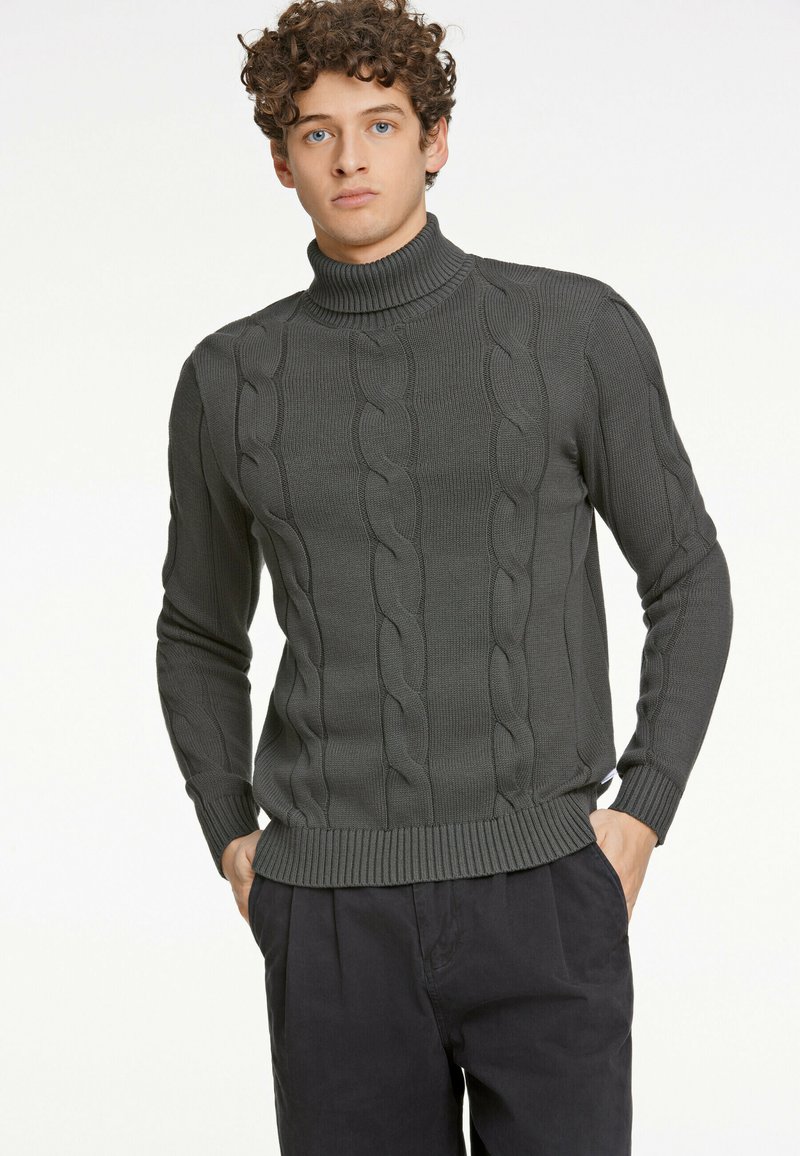 Maglione a collo alto grigio scuro con un design a trecce, polsini e orlo a coste, con una silhouette aderente e tessuto testurizzato.
