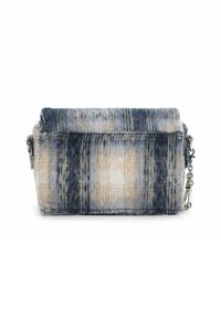 Rechthoekige tas van wol met een blauw, beige en witte geruite print. Voorzien van een metalen kettinghengsel en een gestructureerd oppervlak.