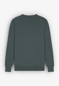 Pull en vert foncé, fabriqué en coton doux. Présente un col rond, des manches longues, des poignets et un ourlet côtelés, avec une texture lisse et sans motifs.