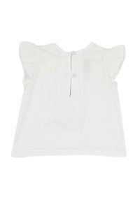 Top blanco de algodón con mangas cortas con volantes, escote redondo y cierre de botones en la parte trasera, con una textura suave.