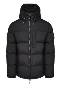 Veste d'hiver noire matelassée avec capuche, fermeture éclair frontale, poche poitrine, cordons de serrage et écusson logo sur la manche gauche.