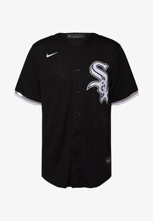 Camiseta de béisbol de Chicago White Sox de color negro con botones, con logo en blanco y gris en el pecho izquierdo, swoosh blanco de Nike en el pecho derecho y ribete gris y blanco en las mangas.