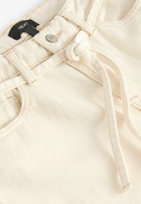 TIE-WAIST CROPPED WIDE LEG - Džinsi ar taisnām starām - ecru
