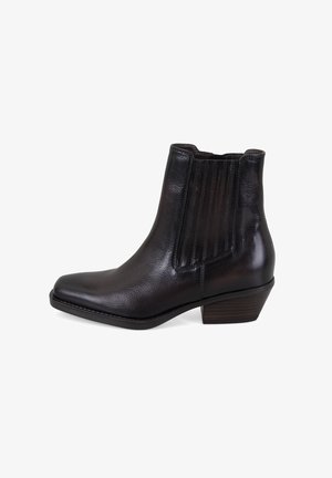 Bottines en cuir noir à bout pointu, avec des panneaux latéraux élastiques et un talon empilé. Texture lisse avec un léger détail de grain.