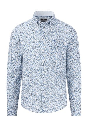 Camisa de botones floral con un fondo azul claro y pequeños patrones en azul y verde, cuello tipo punta y mangas largas.