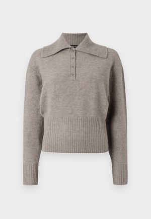 Világosszürke kötött pulóver, galléros nyakkivágással, gombos elülső résszel, valamint bordás szegéllyel és ujjal. Puha tapintás és laza stílus.