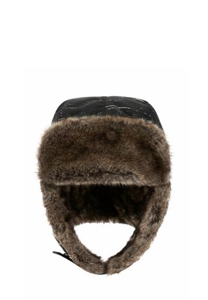 Czarny kapelusz trapera z futrzanym wnętrzem i wykończeniem, o gładkiej powierzchni oraz regulowanymi paskami po bokach dla idealnego dopasowania.