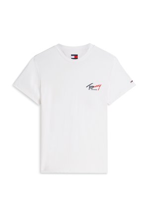 T-shirt blanc à manches courtes avec col rond, petit logo "Tommy Jeans" en noir et rouge sur la poitrine gauche et détail drapeau sur la manche gauche.