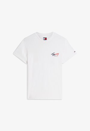 T-shirt blanc à manches courtes avec col rond, petit logo "Tommy Jeans" en noir et rouge sur la poitrine gauche et détail drapeau sur la manche gauche.