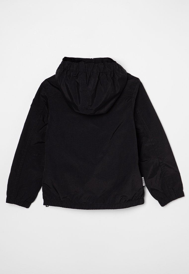 Giacca leggera nera con cappuccio, polsini elasticizzati e vita arricciata, mostrata da dietro su uno sfondo bianco semplice.