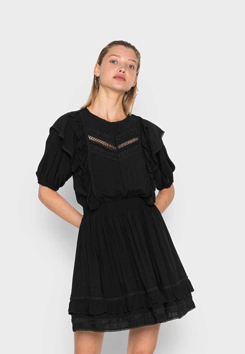 NIKKIE REMY DRESS Freizeitkleid black/schwarz Zalando.at