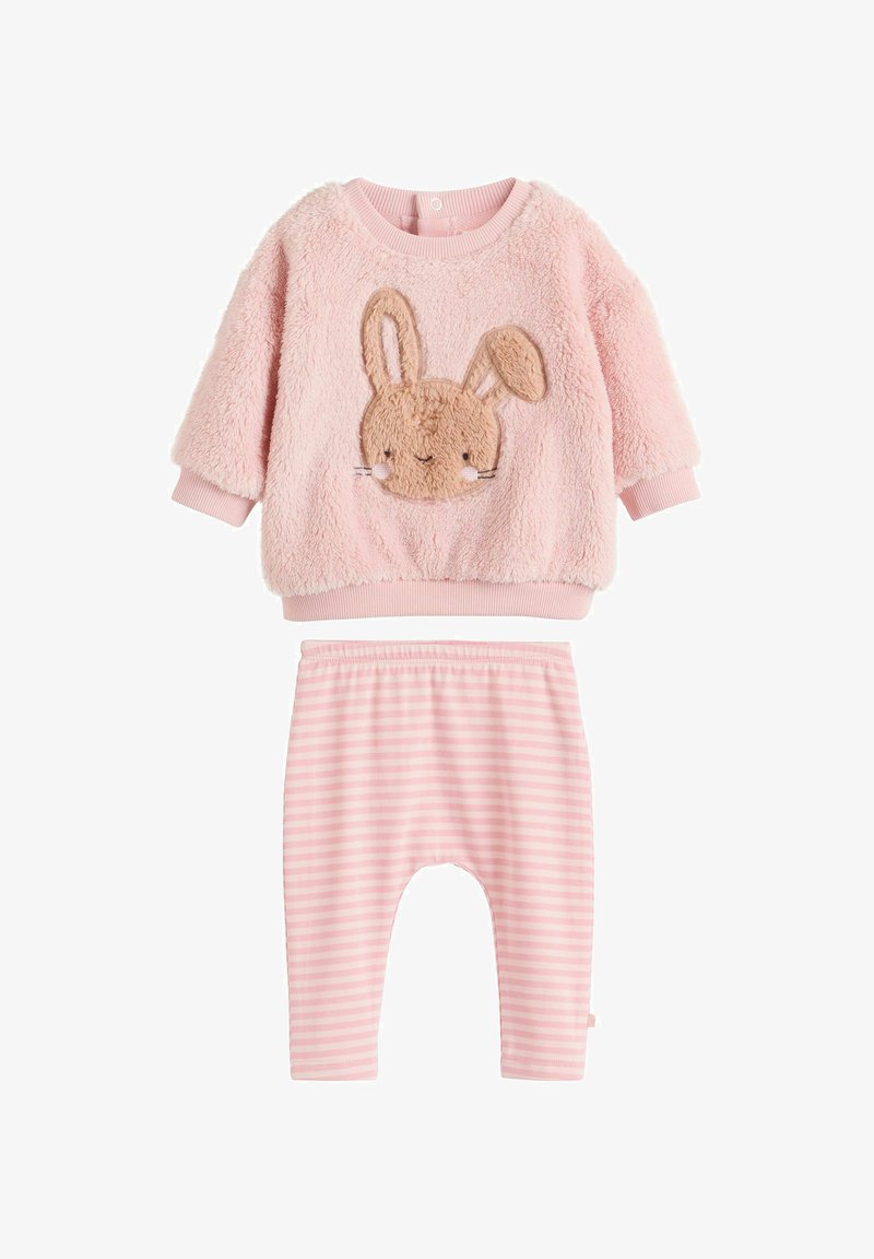 Ensemble pour tout-petit en rose comprenant un pull moelleux avec une application en forme de visage de lapin et un pantalon à rayures. Texture douce, encolure ronde et taille élastique.