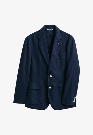 Marineblauer Herrenblazer mit zwei weißen Knöpfen, Stegkragen, zwei Vorderfächern und geknöpftem Ärmelbündchen auf weißem Hintergrund.