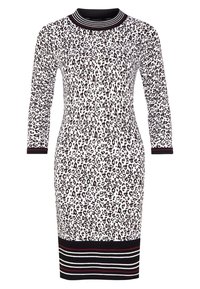 Vestido de manga larga hasta la rodilla con estampado de leopardo en blanco y negro, cuello y puños de rayas acanaladas, y dobladillo de rayas horizontales en negro, blanco y rojo.