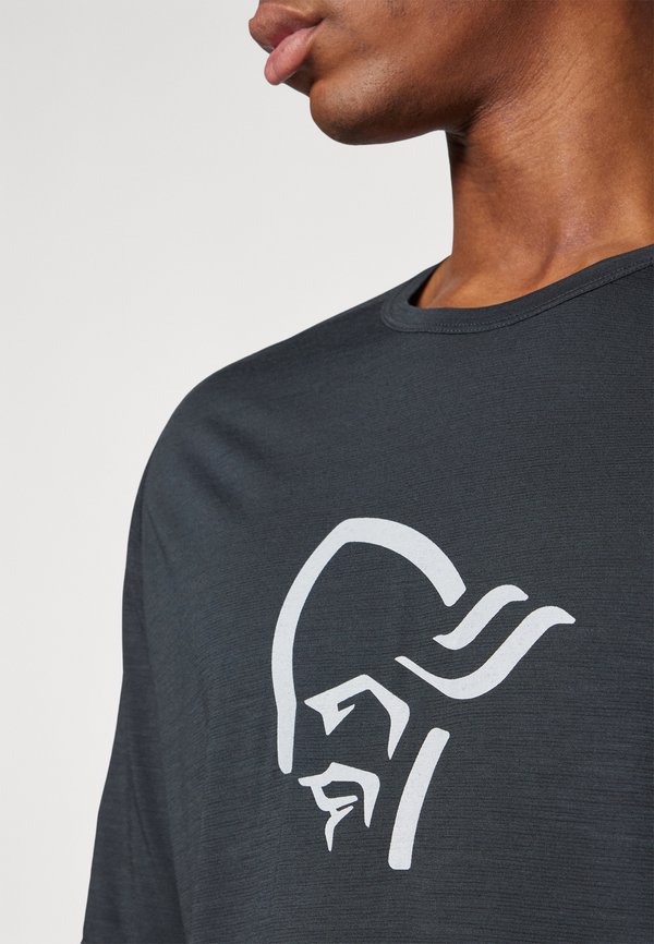 FJØRÅ - Print T-shirt - caviar4