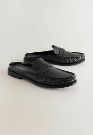 Schwarze Ledermokassins mit rundem Zehenbereich, einer gesteppten Kante und einer glatten Oberfläche. Schlupfdesign ohne sichtbare Beschläge.