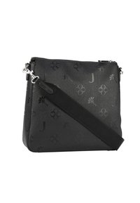 Čierna crossbody taška vyrobená z textúrovanej kože, s vzorovaným povrchom a kvetinovými akcentmi, so zipsom a látkovým popruhom.