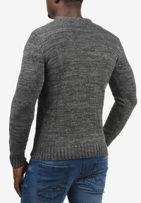 Solid Sweter