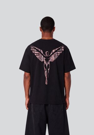 Colucci, IKARUS BACKPRINT T-SHIRT - Μπλουζάκι με στάμπα - black aop rose