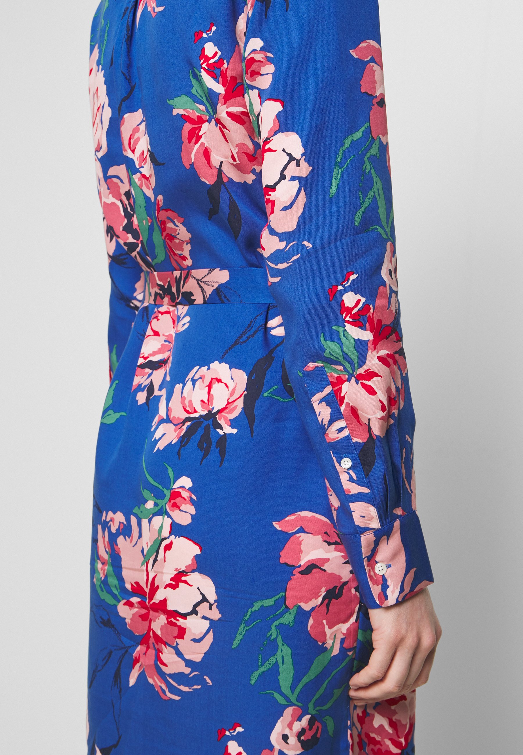 GANT PEONIES SHIRT DRESS Skjortekjole bright cobalt Klær fra GANT: Nå opp til −50% | Stylight