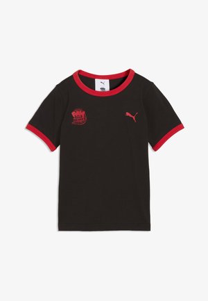 T-shirt noir à manches courtes avec bordure rouge au col et aux manches, avec un petit logo rouge Puma et un graphisme "Dino Movie" sur la poitrine.