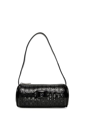 Černá válcová kabelka s trojúhelníkovým vzorem výřezů, jedním popruhem, zapínáním na zip a malou přední nášivkou s logem.