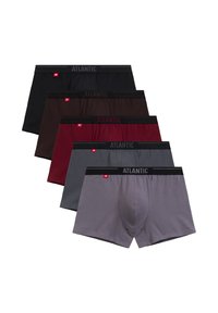 Zestaw pięciu slipów w różnych kolorach: czarnym, ciemnobrązowym, burgundowym i szarym. Wszystkie mają czarny pas z logo "ATLANTIC".