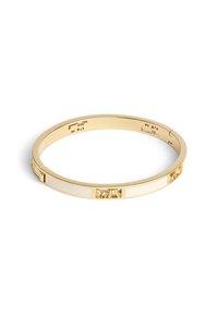 Guldtonad banglearmband med vita emaljdetaljer och intrikata ingraverade mönster på ytan, slät textur och cirkulär form.