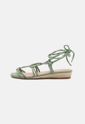 Loafers - green
