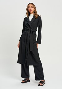WILLA BOTANIST - Trenchcoat - black
