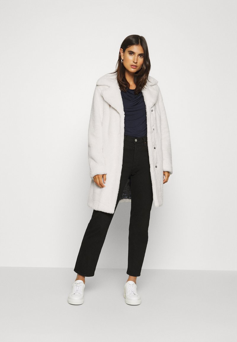 Frieda Freddies Fake Fur Mantel Moon River Mit Kuscheligem Kragen Winter Coat Off White Off White Zalando Ie